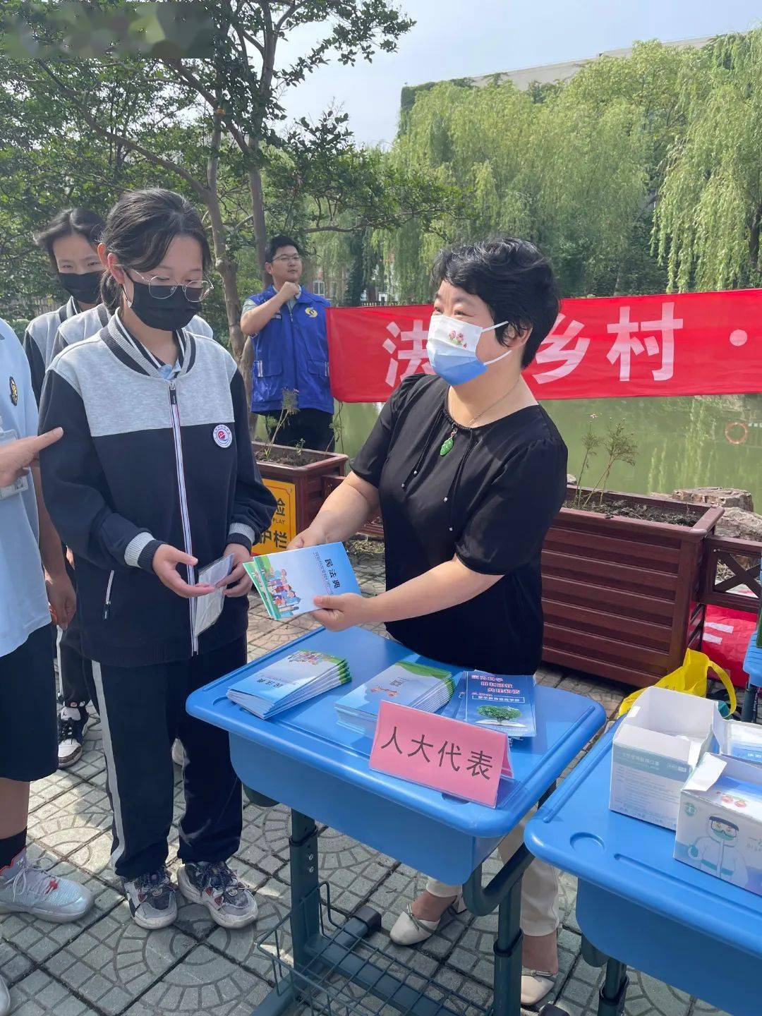 深入调查，探索周围环境中的开门方法-第2张图片