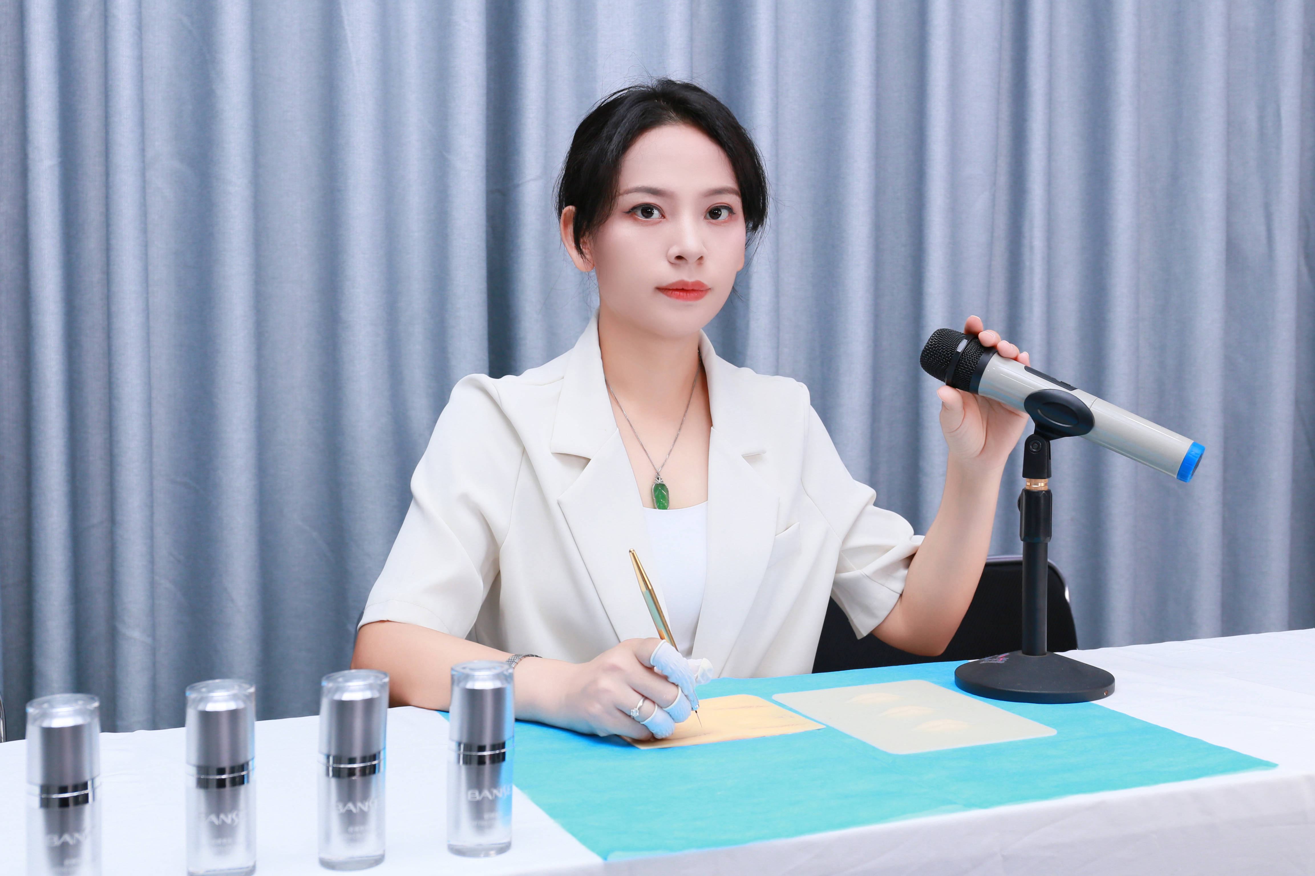 杨玉玲多大了国模之光——杨玉玲