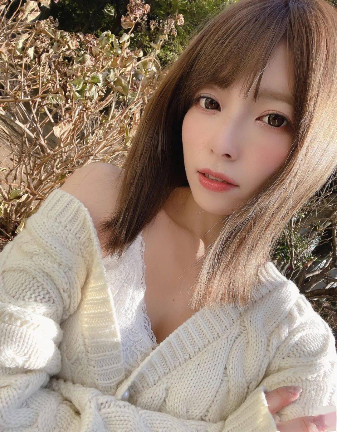 波多野结衣与三个女人的蕾丝边故事-第1张图片