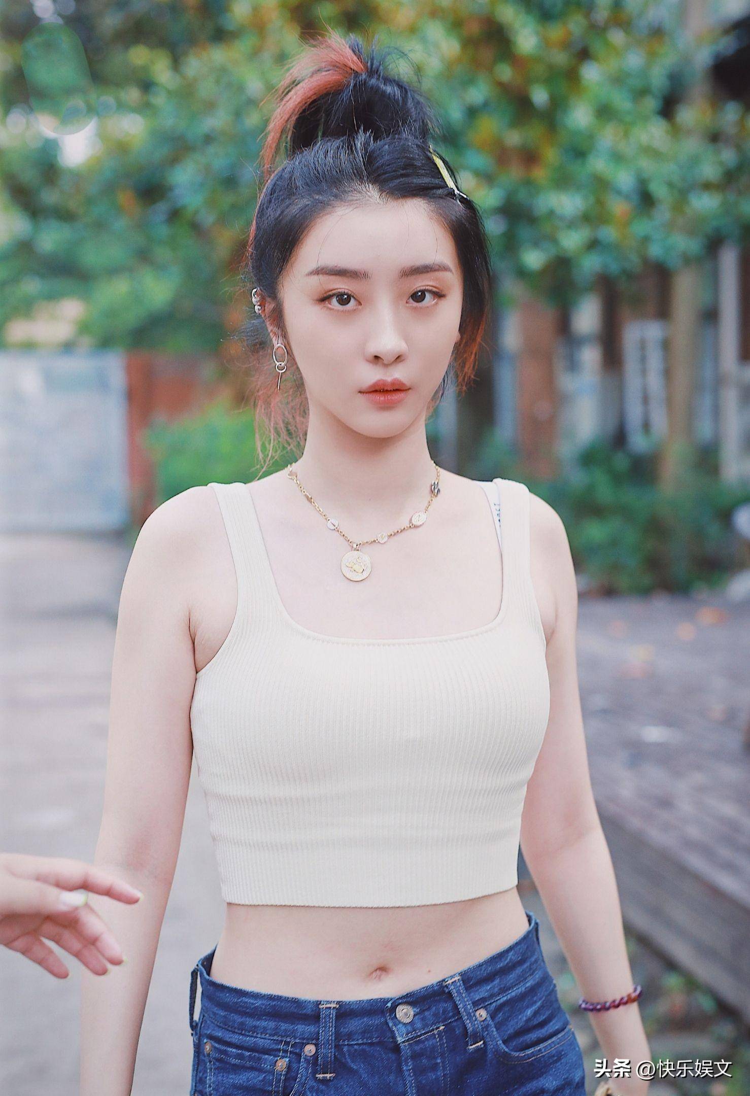 极品撕开美女衣服极品撕开美女衣服的视觉冲击