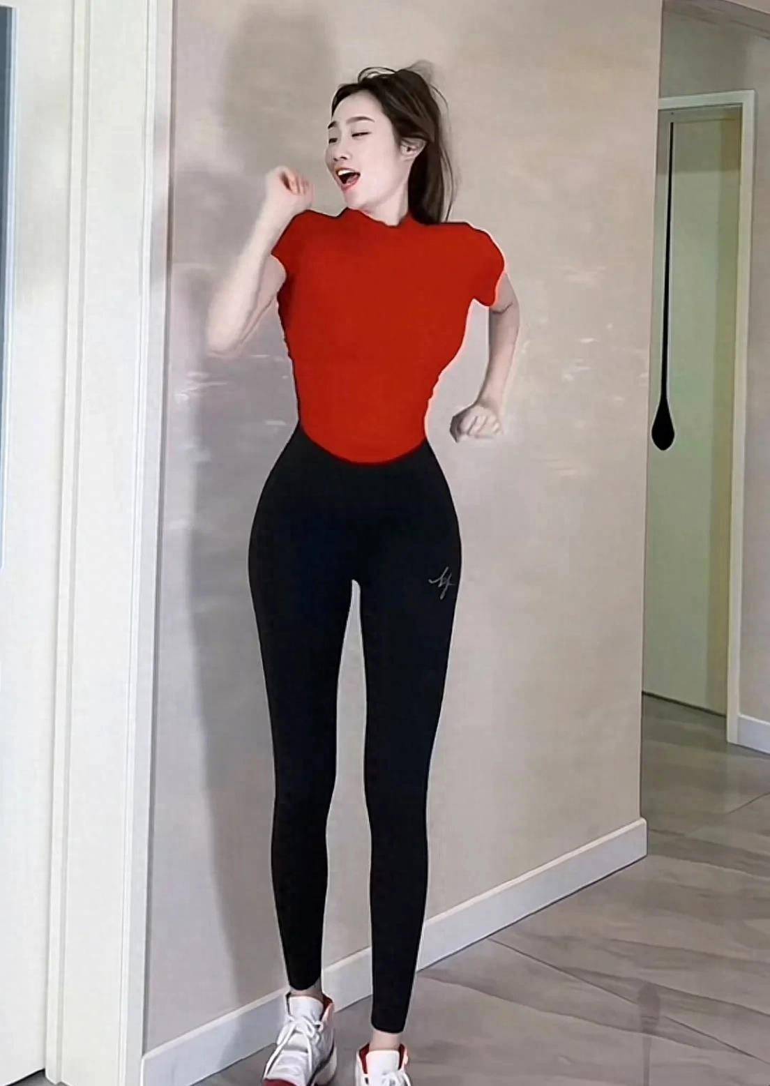 男生在床上脱美女 胸男生与美女在床上的互动——探讨性行为中的隐私与界限