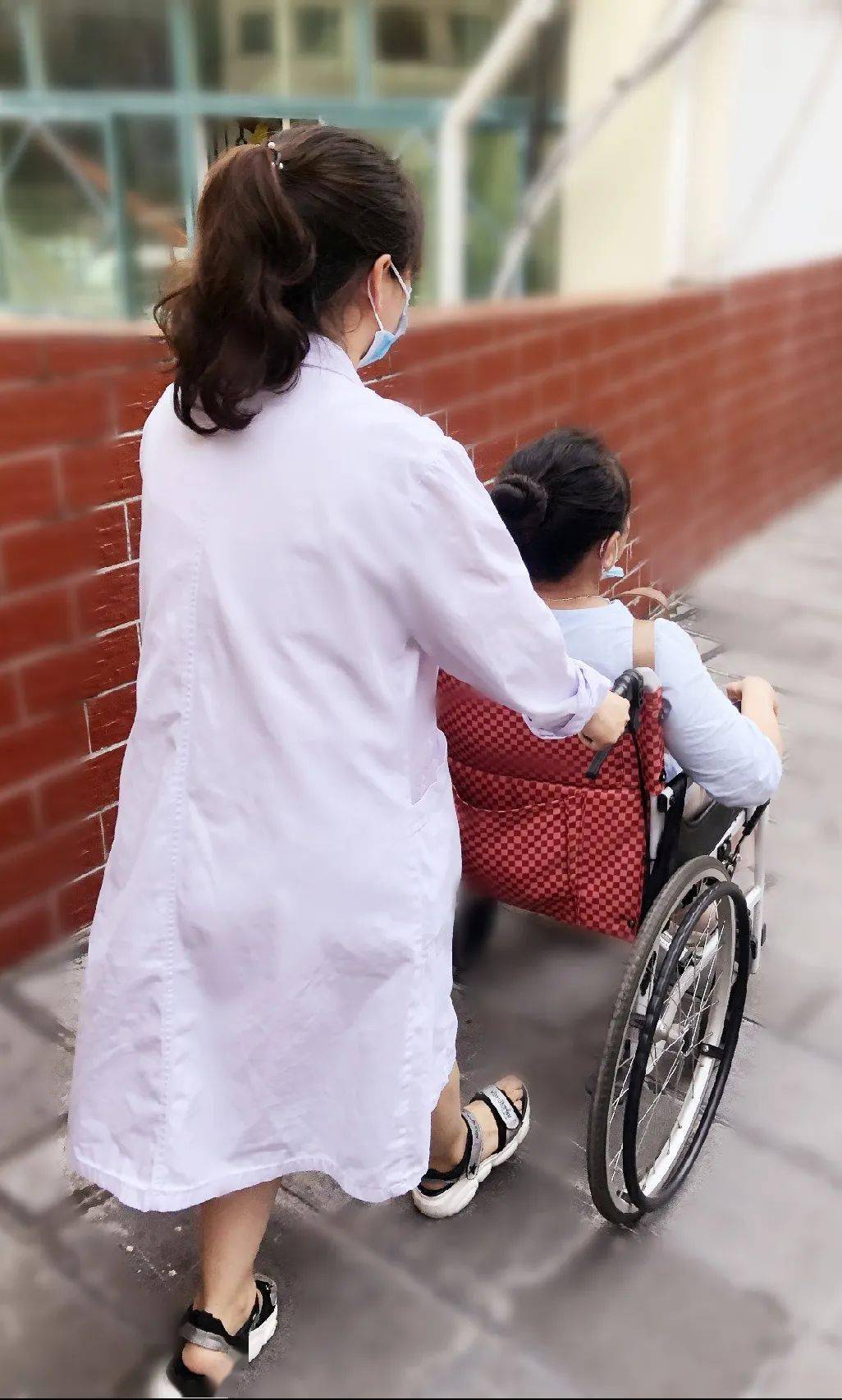 自己老婆给别的男人做陪护好吗欧美同性恋网站论妻子为其他男性做陪护的利与弊