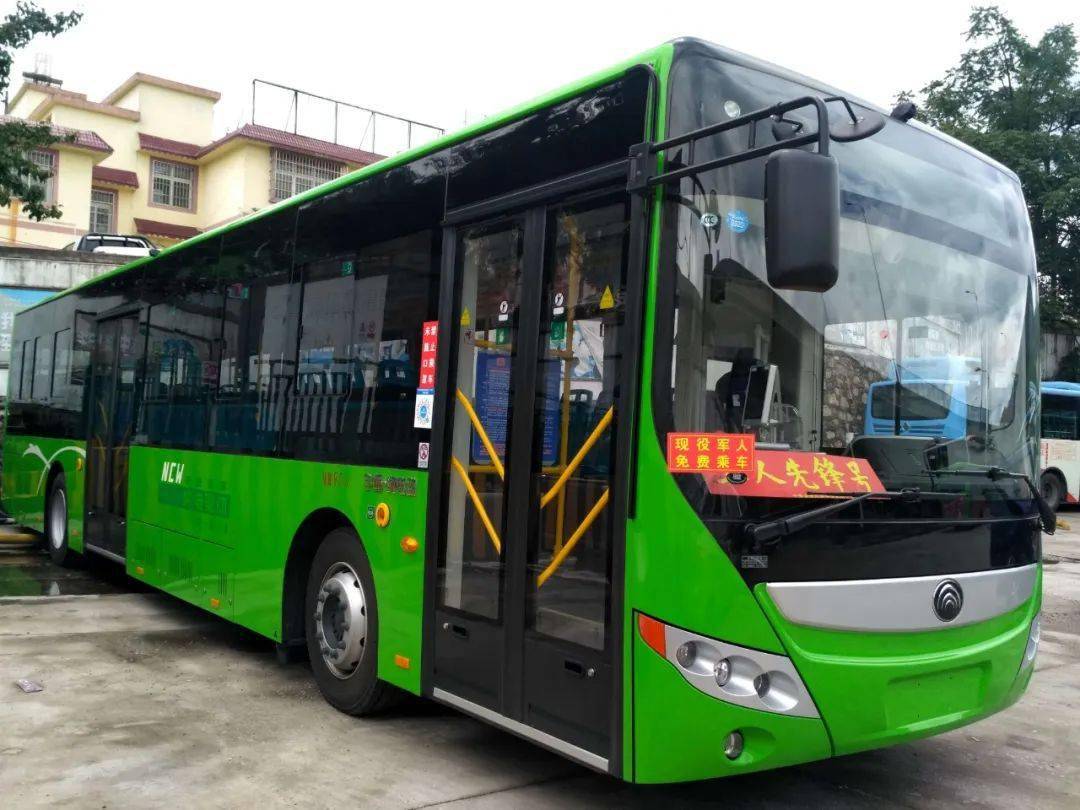 公交车上的高H喷水荡漾之旅-第2张图片