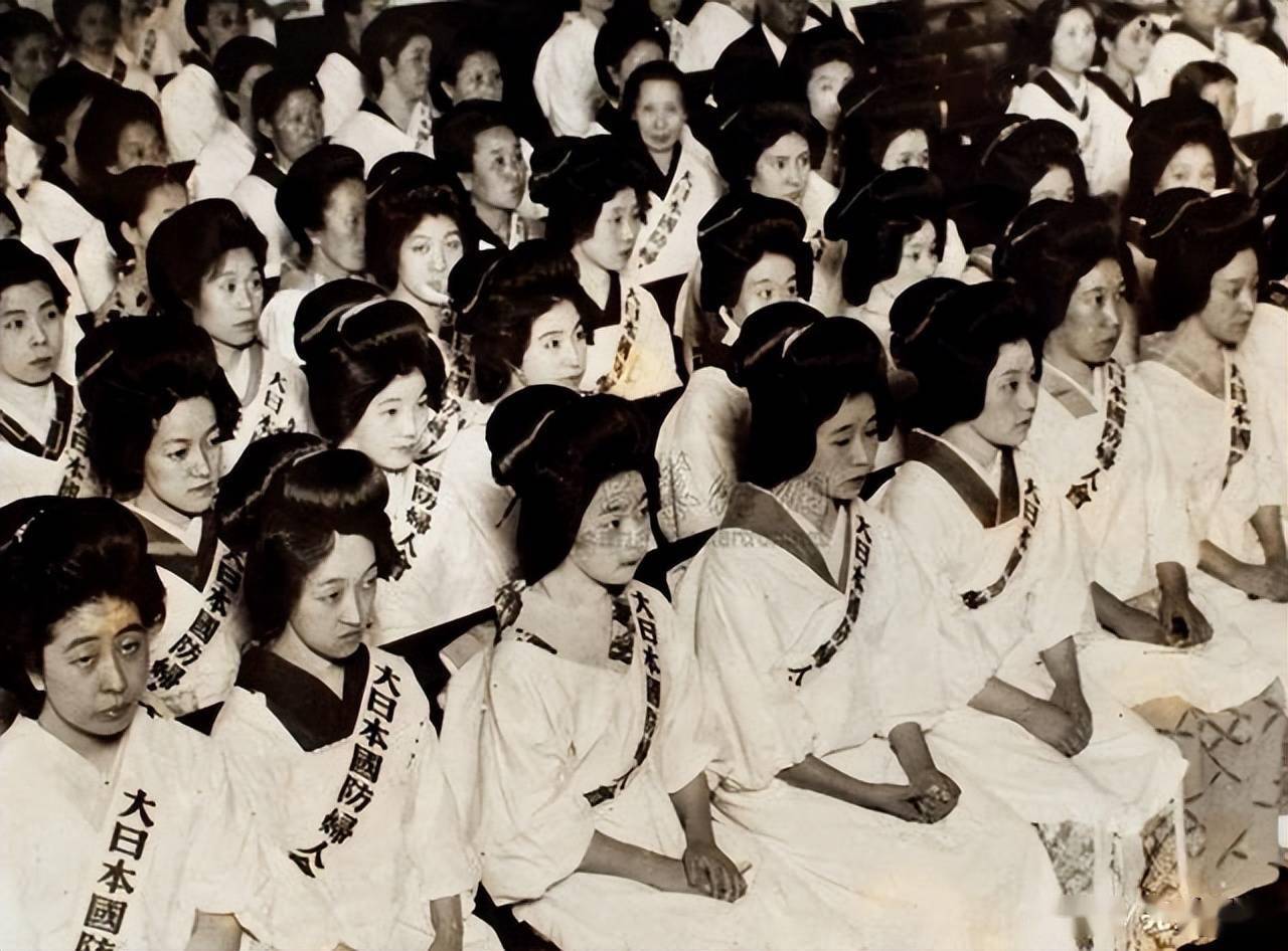 日本美女搞基视频日本文化下的误解——关于日本美女搞基视频的探讨
