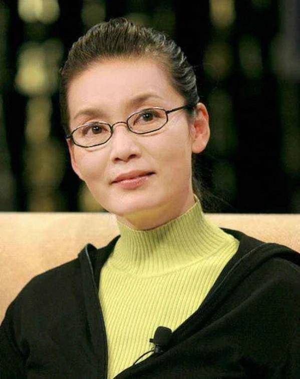 年轻妈妈的朋友在线观看完整视频的探讨