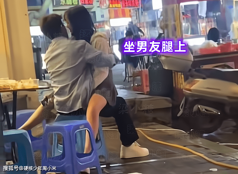 坐在学长上写作业与学长并肩，坐在他身上写作业的体验