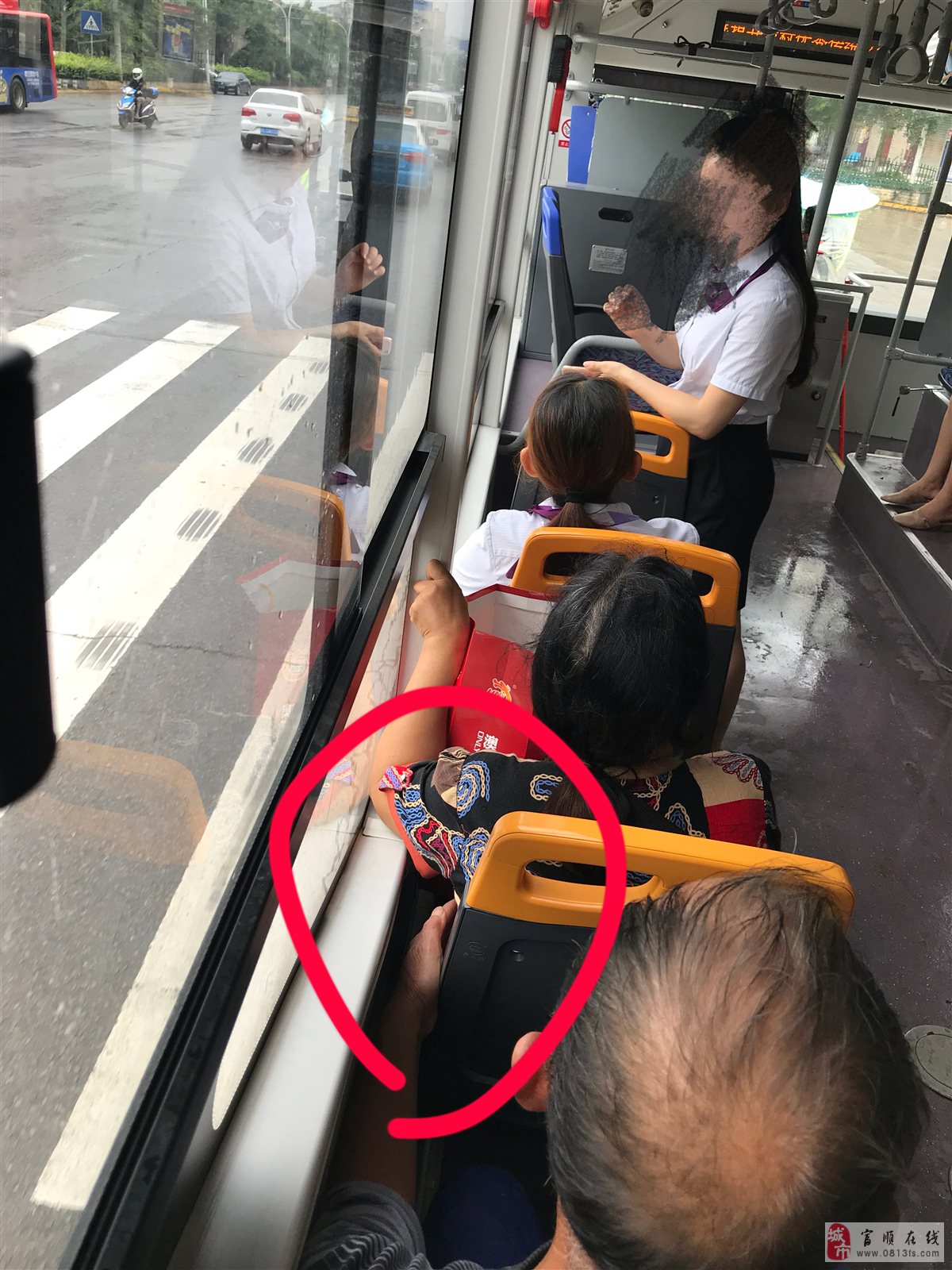 日本公交车咸猪手现象的背后与应对策略