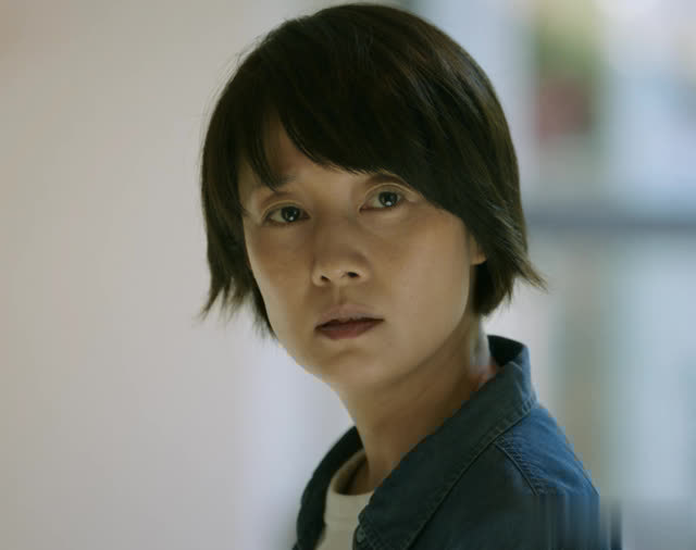 狄老八的三个媳妇艳玲的扮演者狄老八的三个媳妇，家族情感交织的传奇-第1张图片