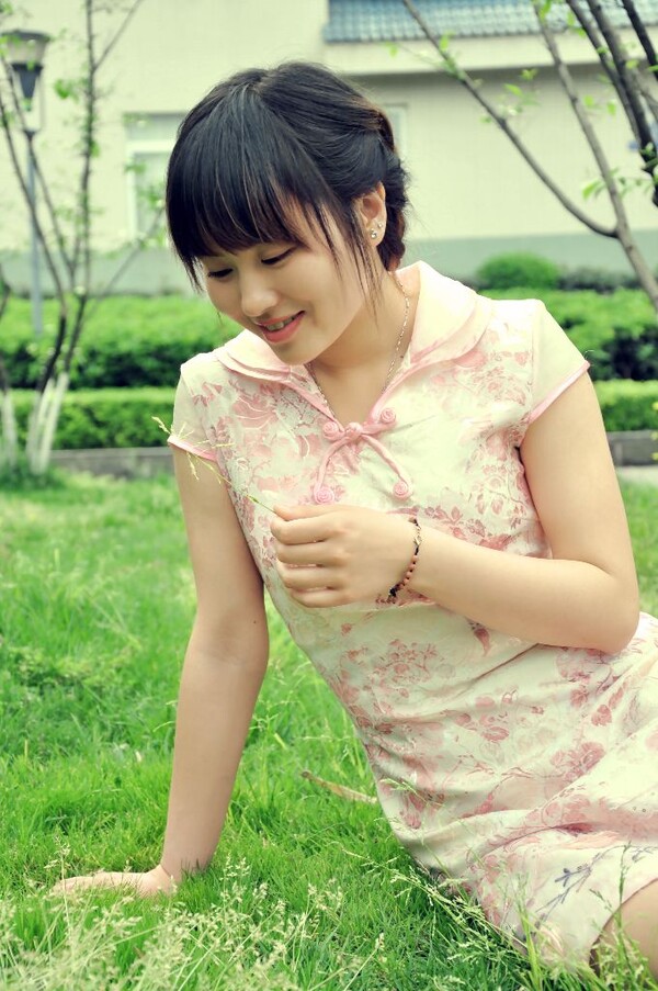 小向美奈子探索小巷魅力的独特之处——以小巷美哉子为例-第2张图片