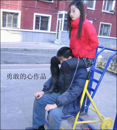 女子扒开尿口撒尿视频关于女子私密行为的网络争议，警惕不正当视频的传播与影响-第3张图片