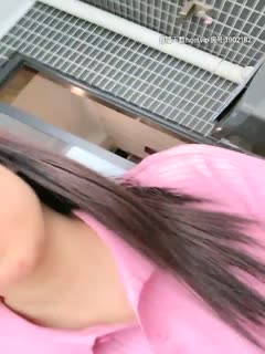 女子地铁上不断呻吟地铁上的神秘声音，女子不断呻吟的背后