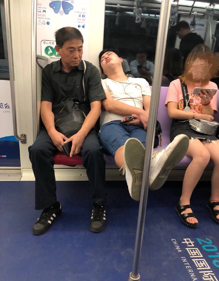 公交车上遭遇不测，如何应对公交车上的不法行为-第1张图片