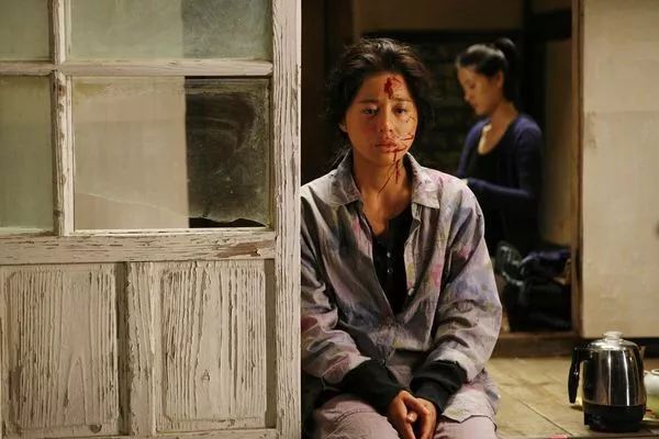 被拉进小树林CAO翻了意外遭遇的激情时刻——被拉进小树林的翻云覆雨