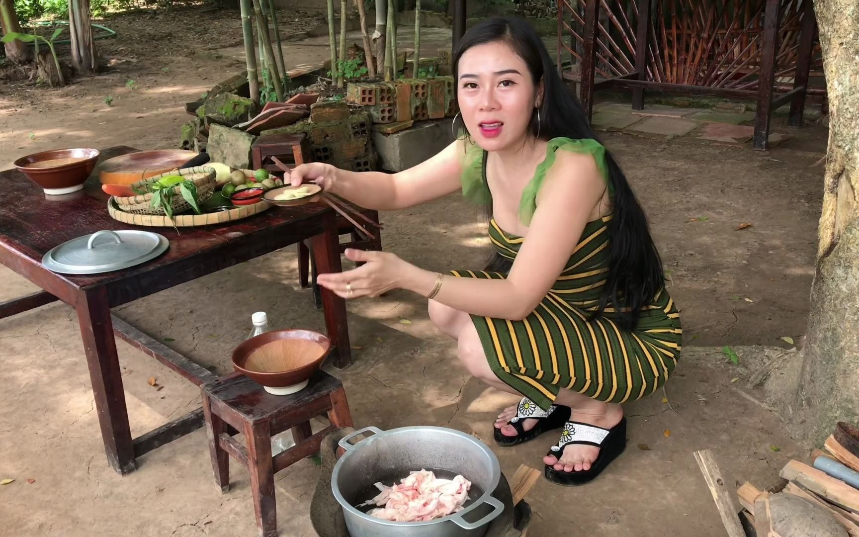 少妇搡bbbb搡bbb少妇的行动与深层的情感表达