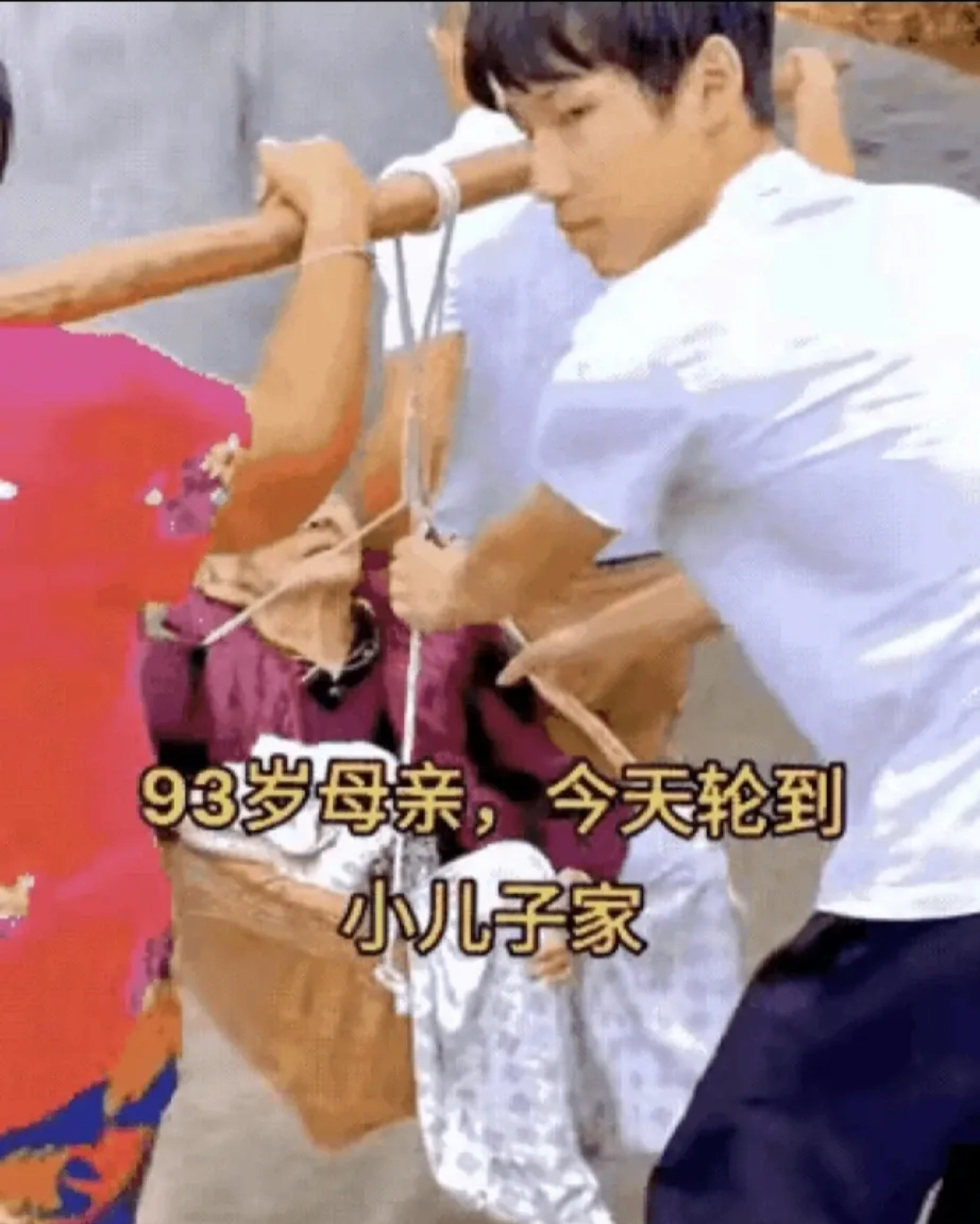 老妇与子交厨房在线观看老妇与子在厨房的温馨时光-第1张图片