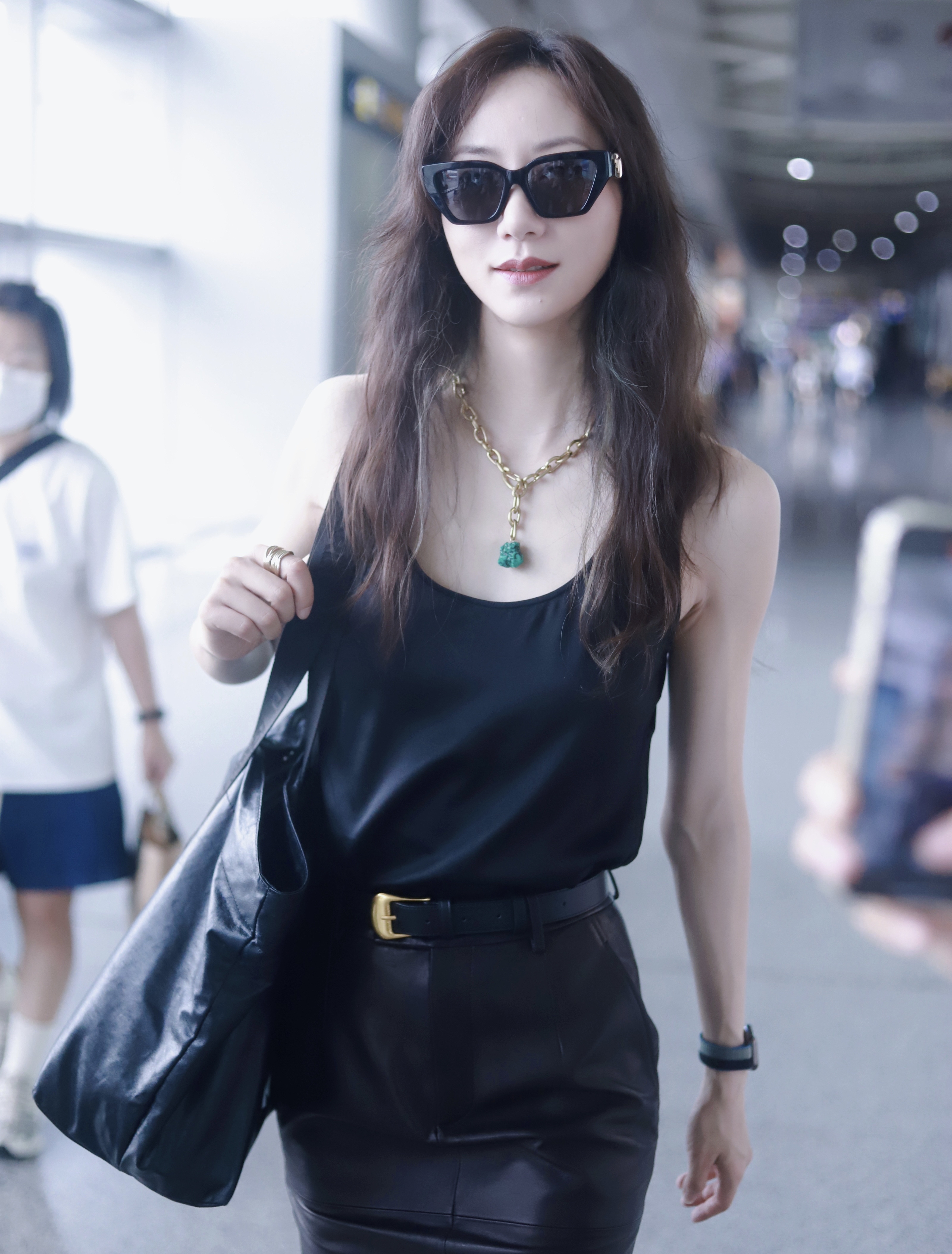一点遮挡都没有的美女一点遮挡都没有的美丽女神