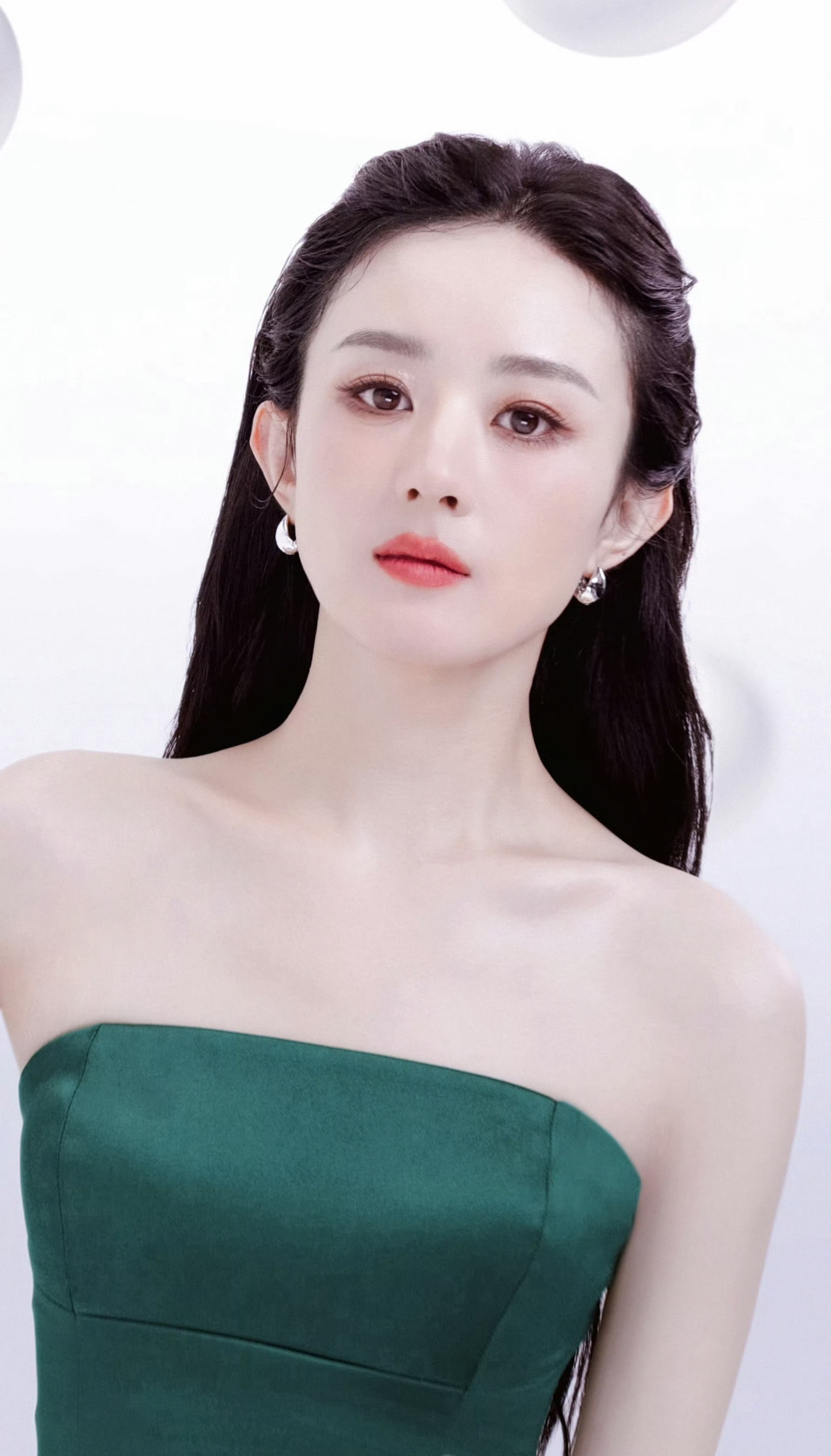 中国娇小女性的自由与枯瘦之美-第2张图片