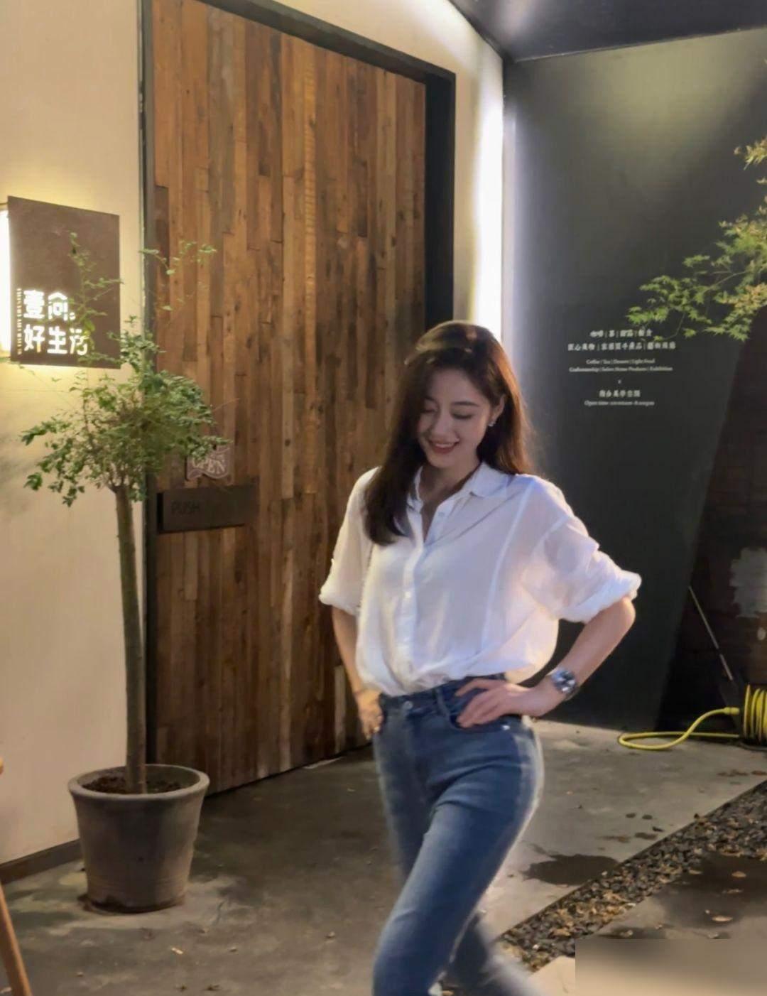 熟妇之间的亲密互动——搡BBBB的独特体验-第3张图片