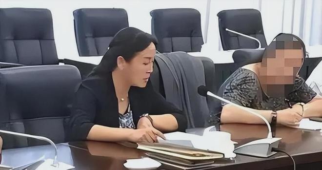 美女行长色诱上司，权力与欲望的交织-第1张图片