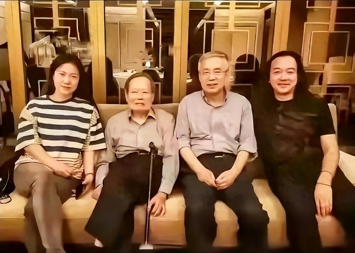 翁帆四岁爱子首次亮相——家庭的温馨与成长的足迹