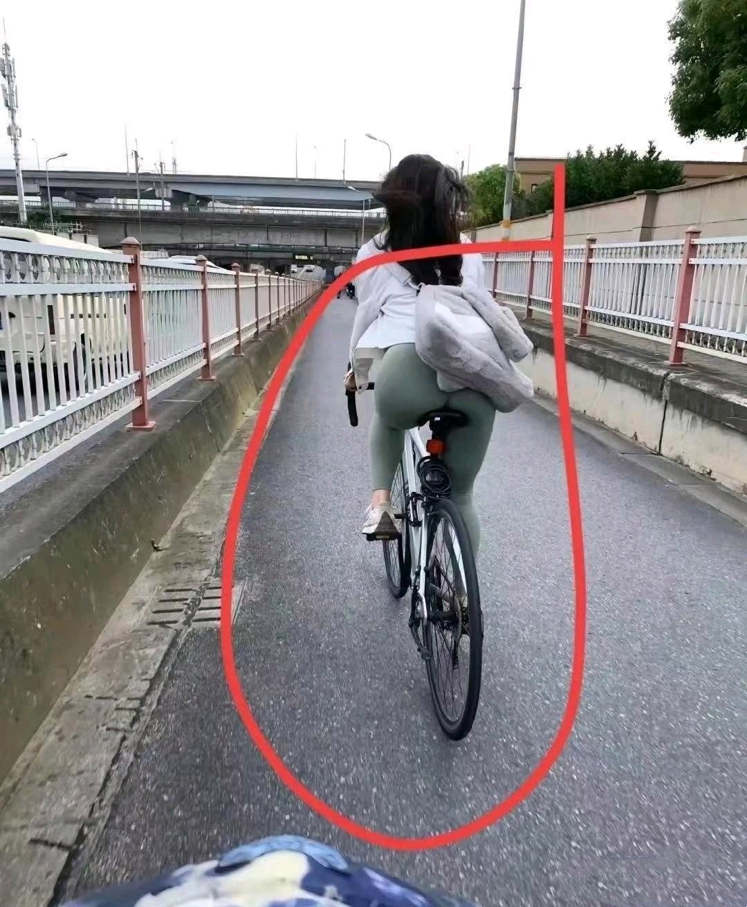 车子越来越颠坐在我腿上_正片颠簸之路上的温暖怀抱-第3张图片