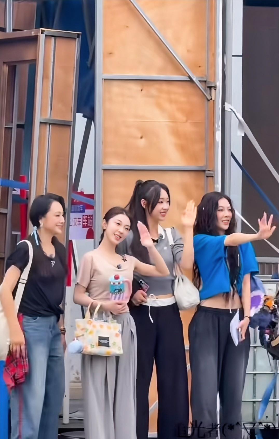 中国娇小女性的自由与枯瘦之美-第1张图片