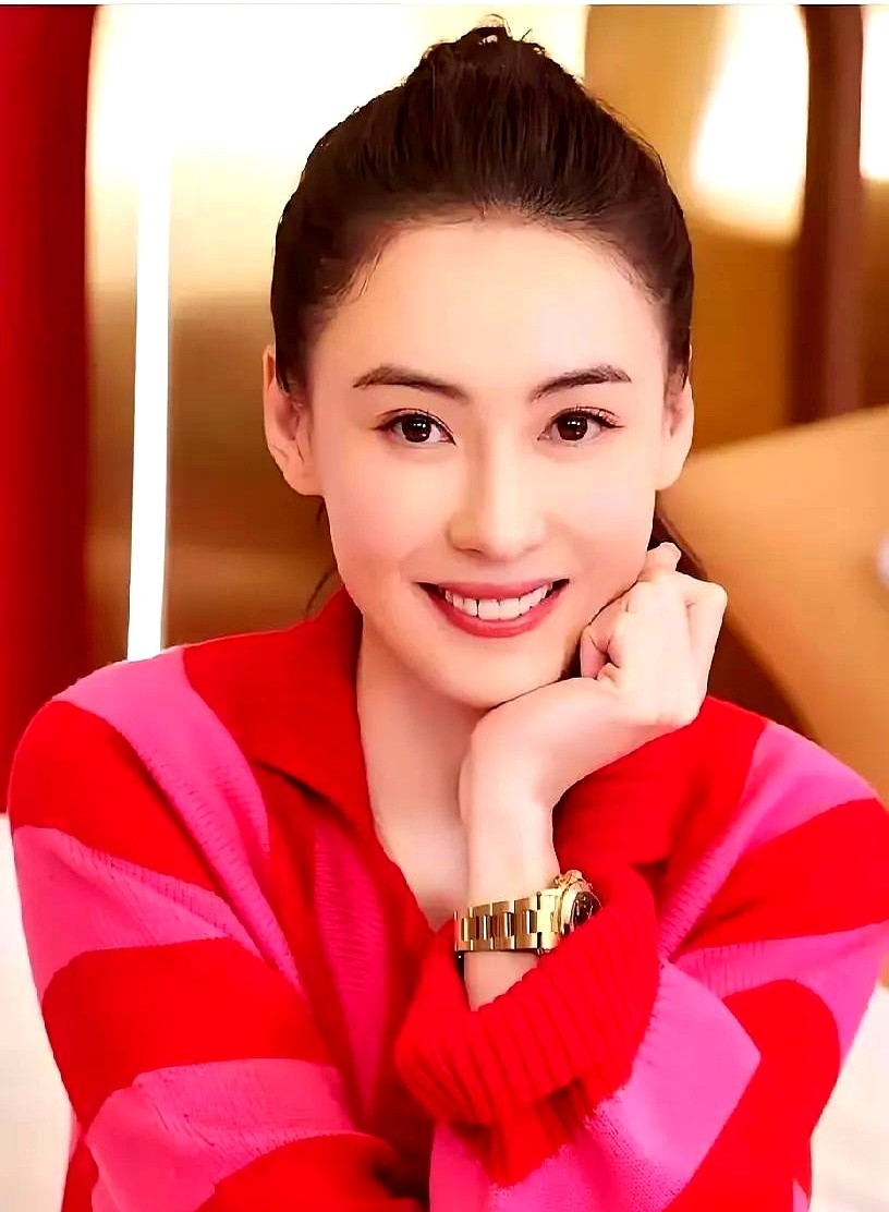 张柏芝衣服滑落豪放露双乳张柏芝意外曝光事件，时尚失态还是媒体炒作？-第3张图片