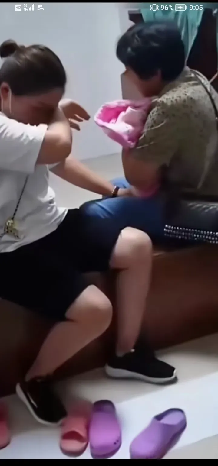 二人生孩子全程不盖被子视频二人生育全程记录，不盖被子视频的背后真相