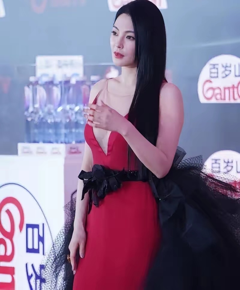 张雨绮 胸围张雨绮的魅力，胸部的风采-第2张图片