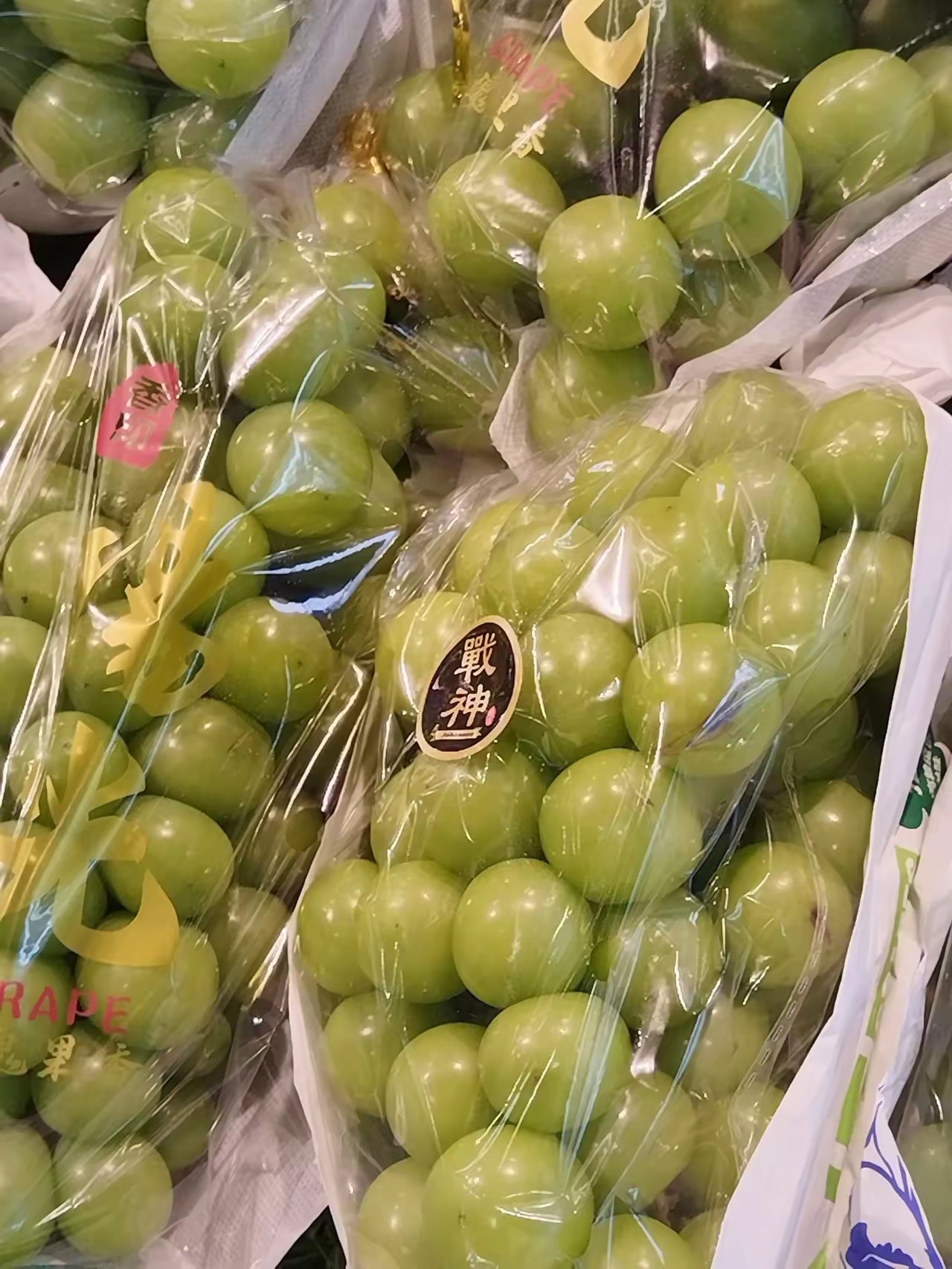 葡萄不能夹烂了也不能掉出来葡萄的精致夹持之道，如何确保葡萄不夹烂且不脱落-第2张图片