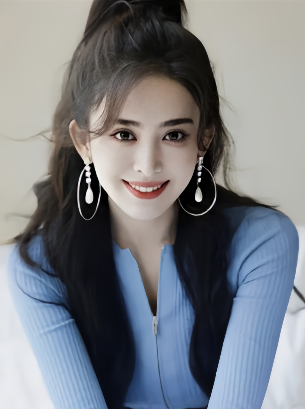 新疆女RAPPER18岁RDFJFTTIK新疆女RAPPER，18岁的音乐梦想与RDFJFTTIK的魅力-第1张图片