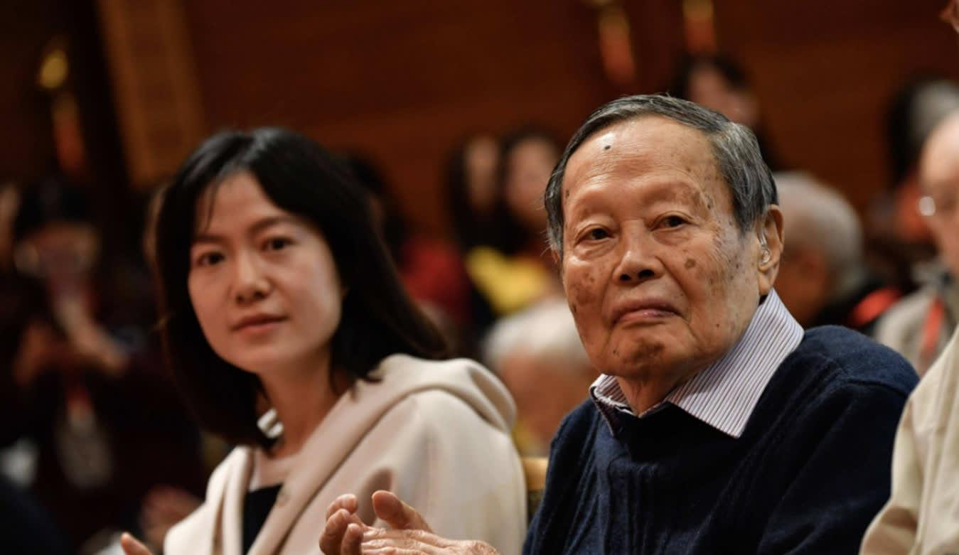 翁帆产下一子多大了翁帆产子，科技与人生的新篇章