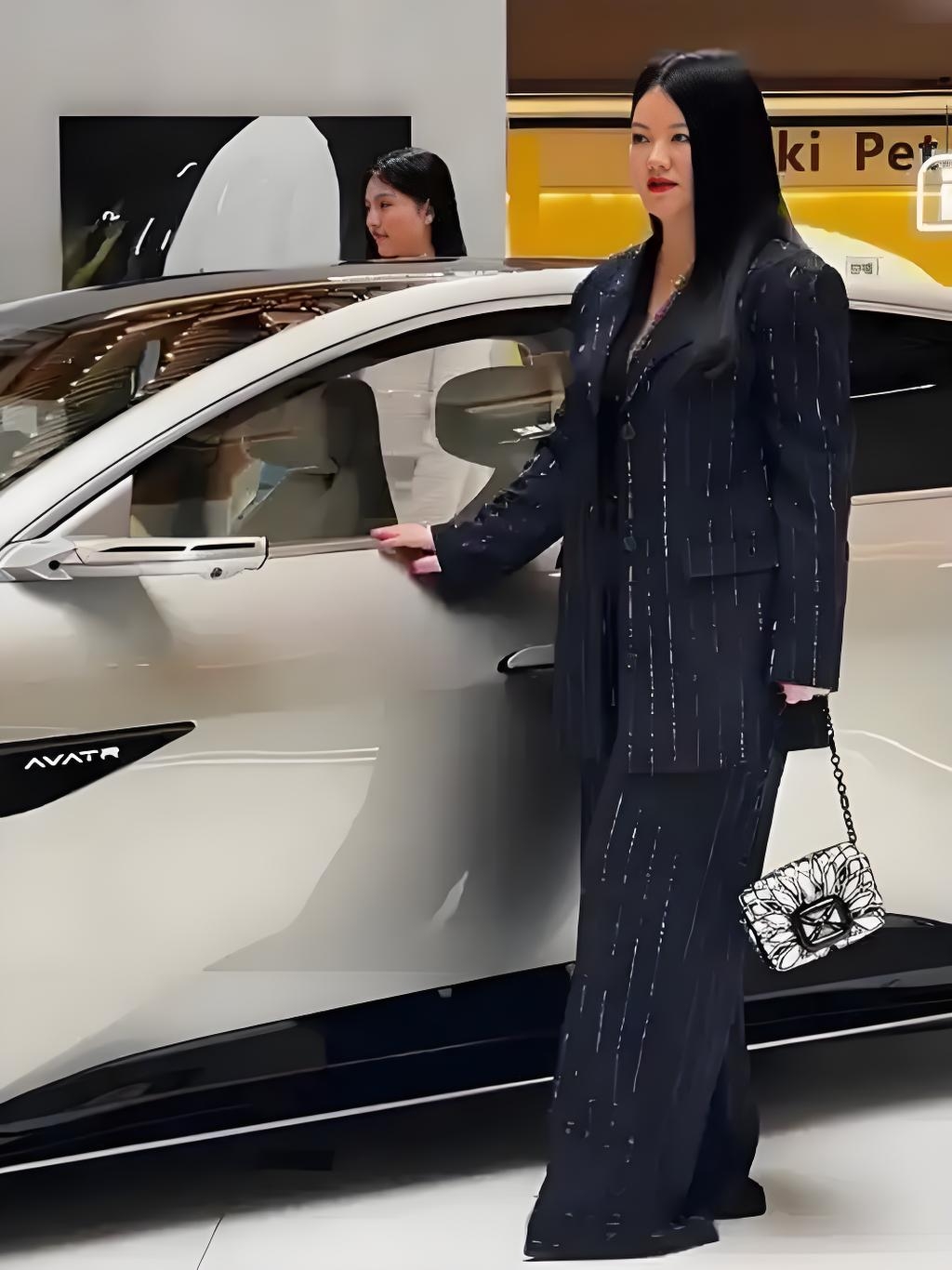 关于车车视频的探讨，如何正确看待网络上的女女车车视频-第1张图片