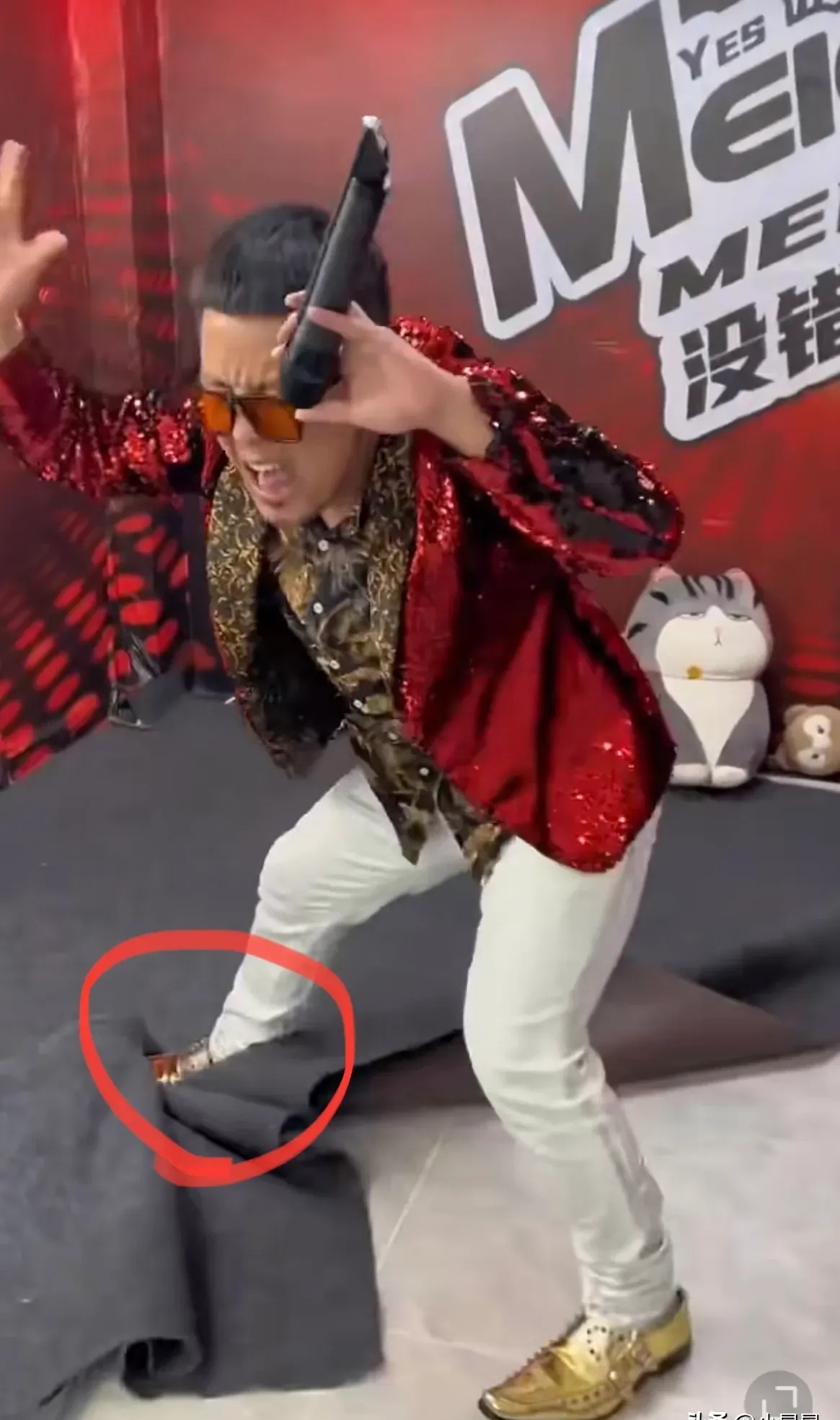 小男孩的坤坤放到小女孩的脚小男孩的坤坤与小女孩的脚-第2张图片