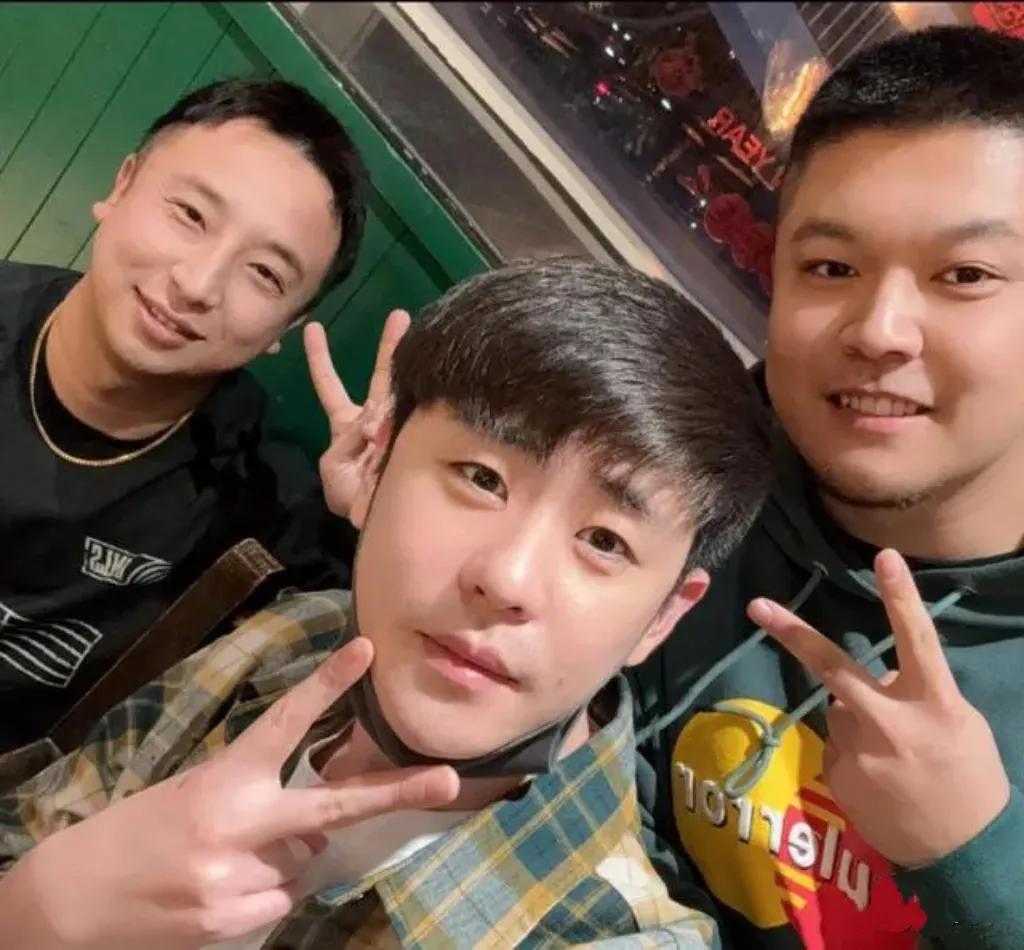 我的男朋友与他的兄弟，一种复杂的社交关系-第1张图片