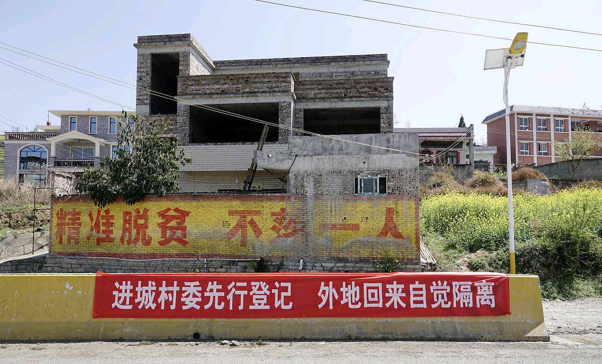 进城18网最新消息进城18网，现代都市生活的探索与挑战-第1张图片