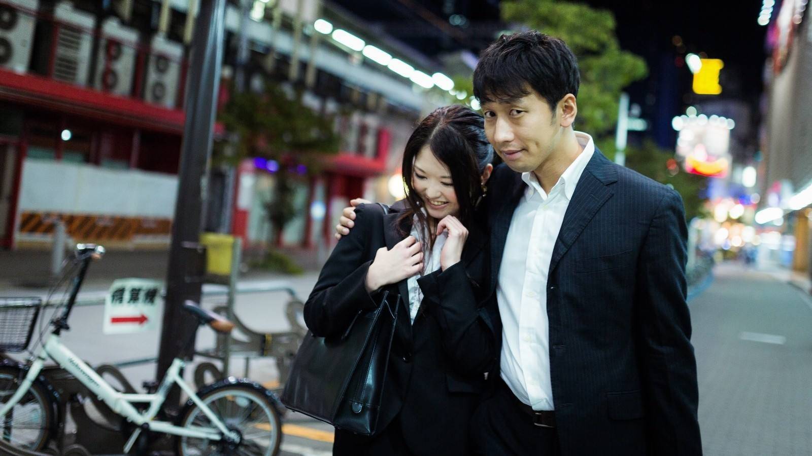 男人晚上睡不着觉偷偷看b站正常吗男人夜晚的秘密，深夜的B站之旅