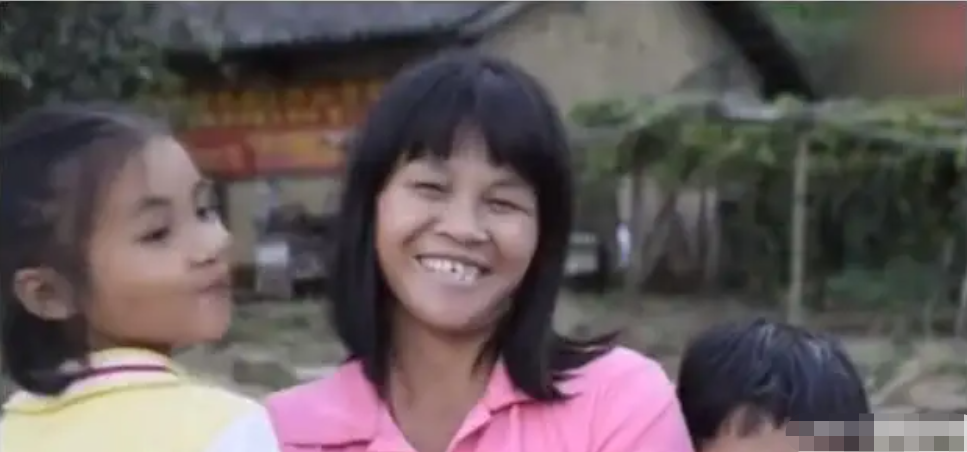 娇妻被猛男老外玩三天娇妻的异国冒险，一次意外的三重奏