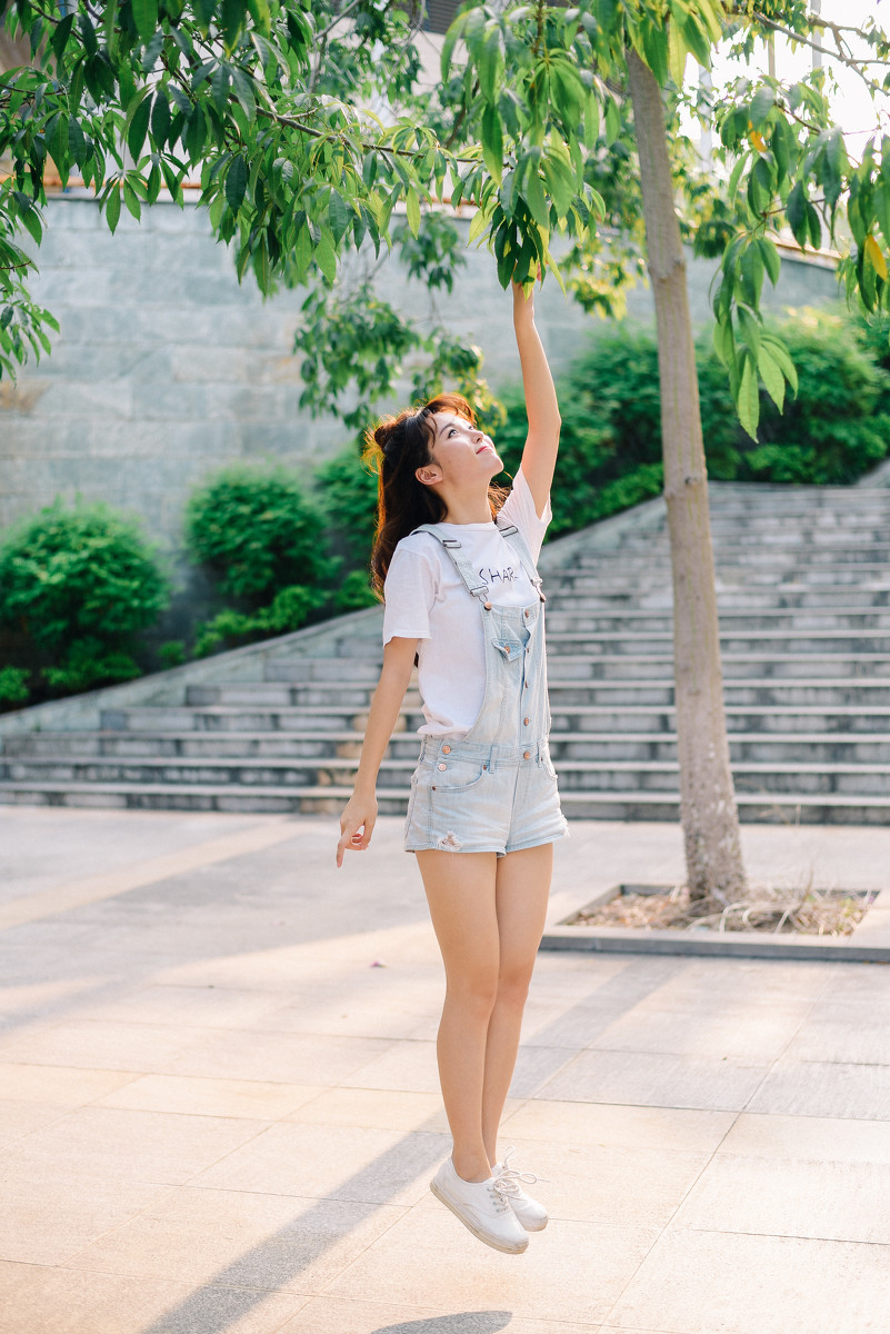 白嫩美女直冒白浆小说白嫩美女与神秘白浆的邂逅