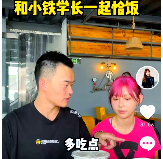 痞幼和猴哥是情侣吗痞幼与猴哥的扑克牌对决-第2张图片