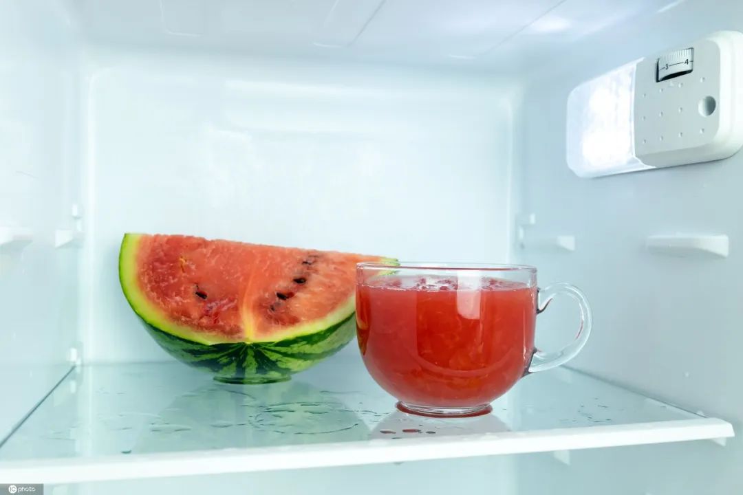 冰冷的探索，一颗颗冰块塞入肚子的奇妙体验