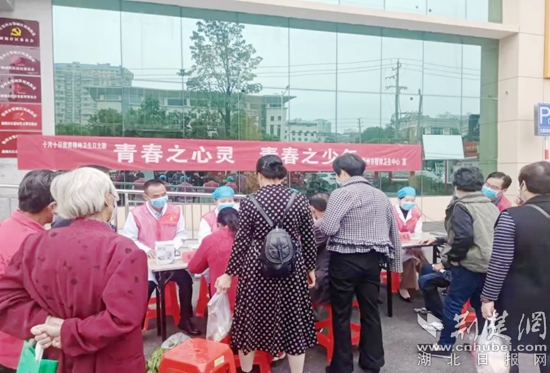 鄂州一家三口，373页聊天截图PPT的背后故事