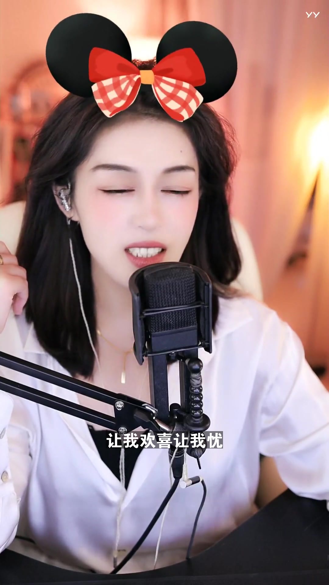 奇领6080与奇领影院，蓝天下的娱乐新篇章-第1张图片