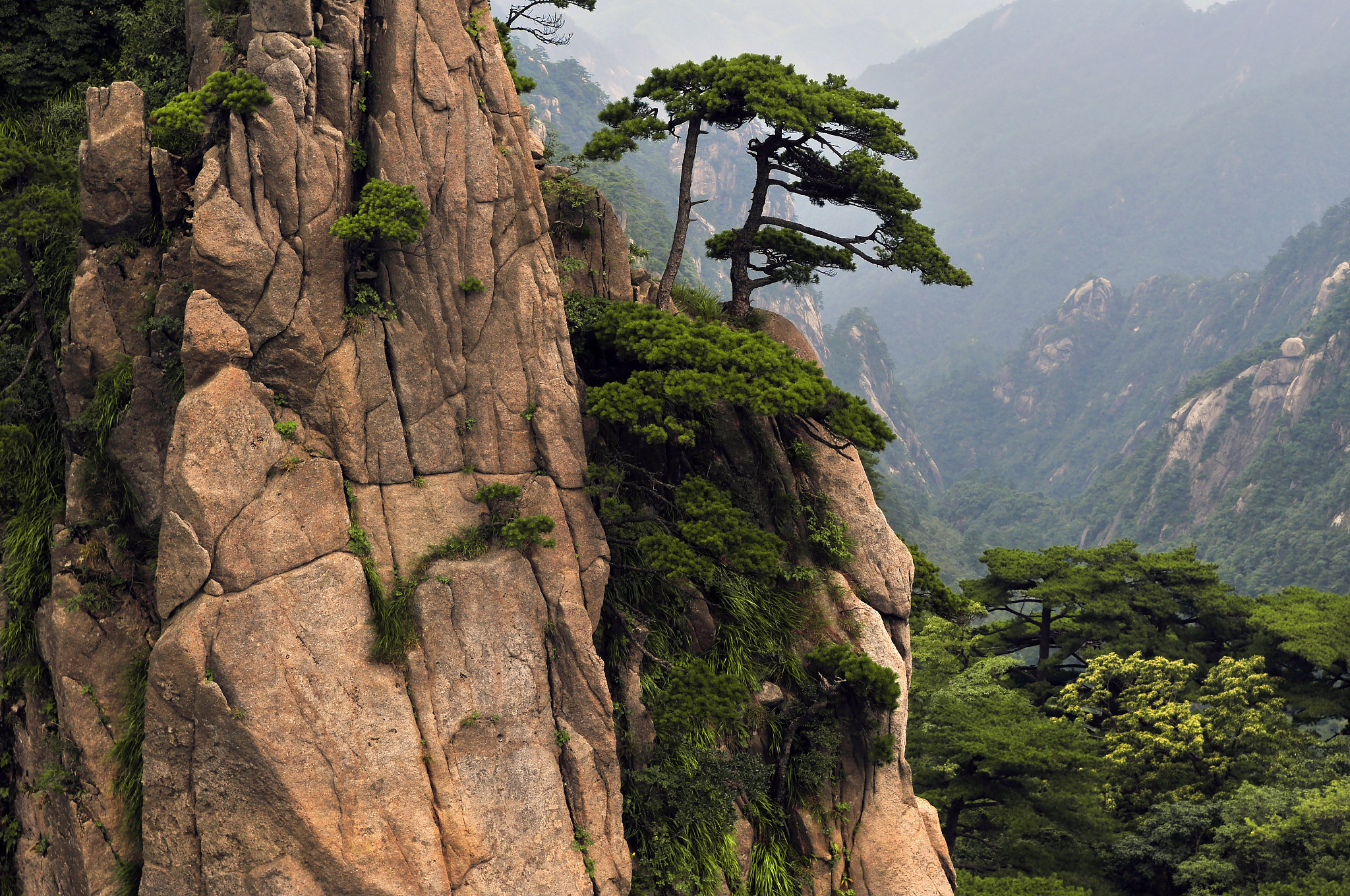 那对饱满的山峰——自然之美与心灵的震撼-第2张图片
