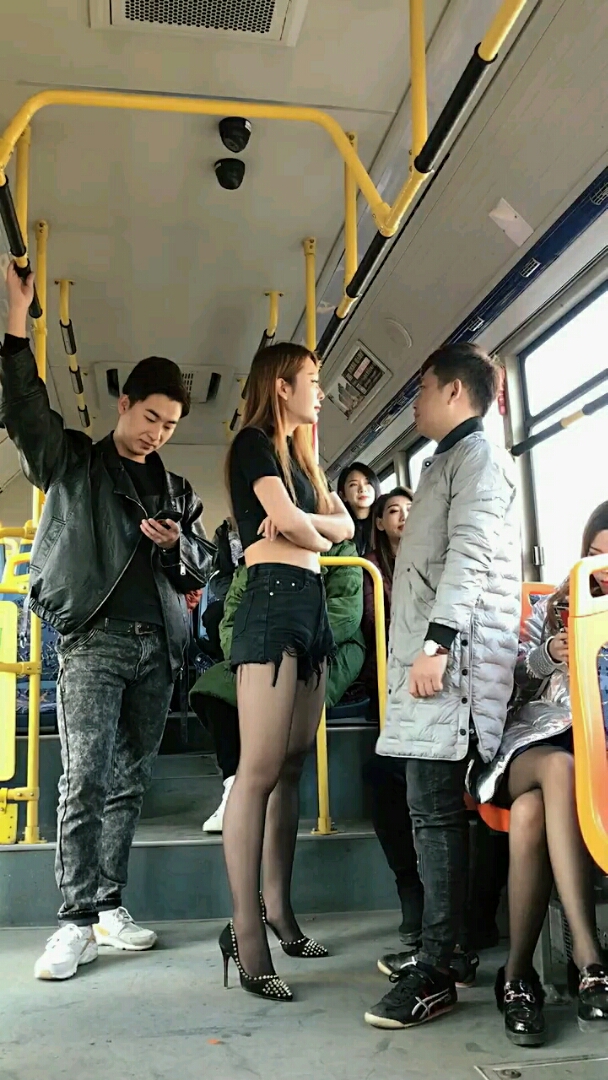 小受公交车上遭遇性侵的惊魂经历