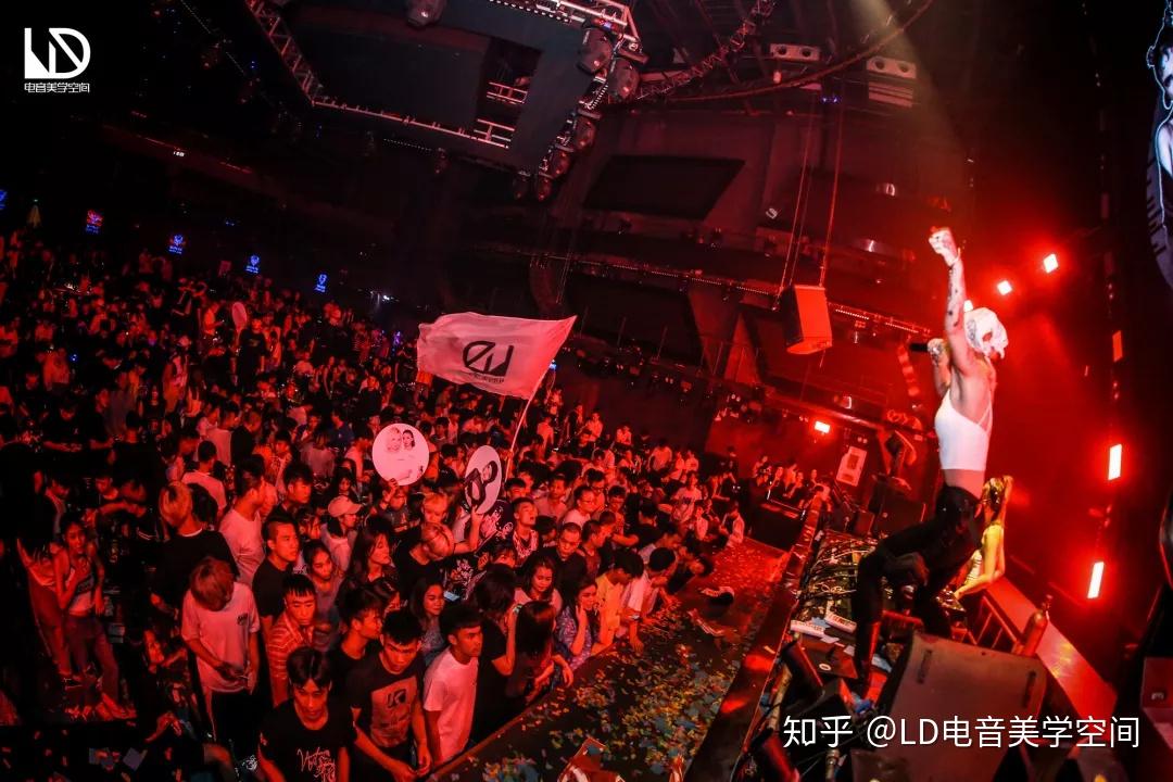 悸动地铁，一场1V3的笔趣阁之旅-第3张图片