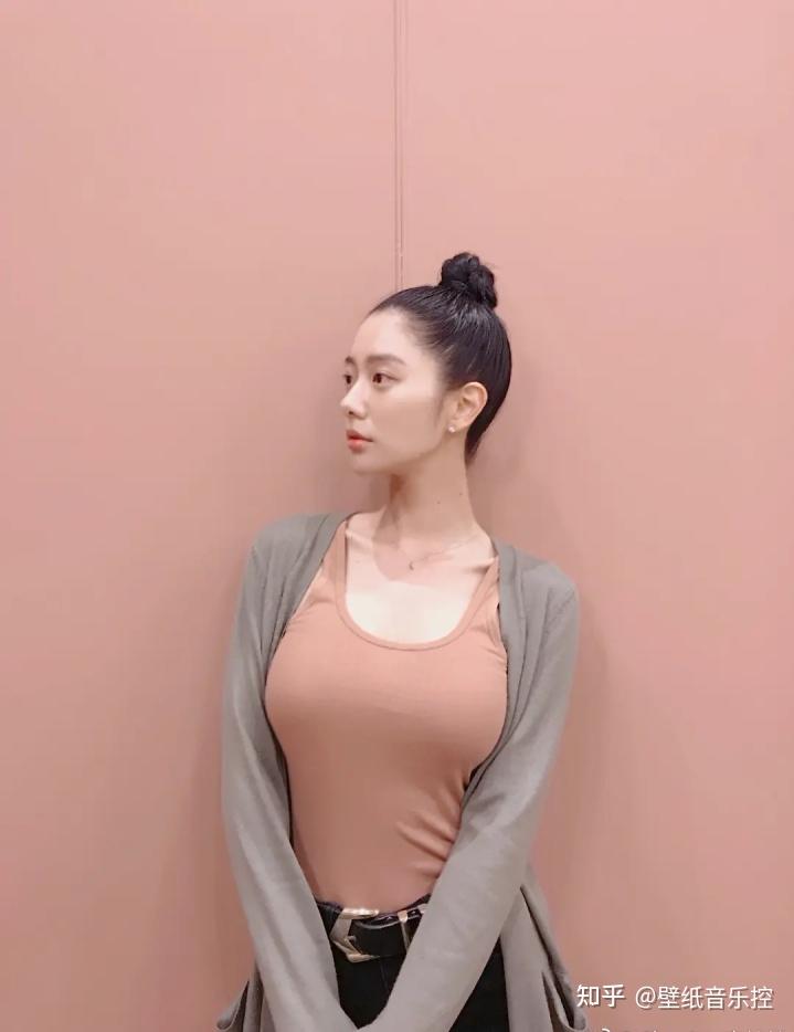 探索欧美巨乳与亚洲第一社区的魅力-第2张图片