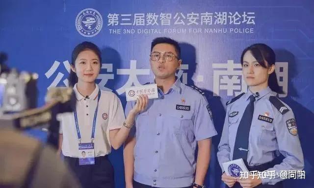警花张津瑜意外事故，头撞玻璃的瞬间-第3张图片