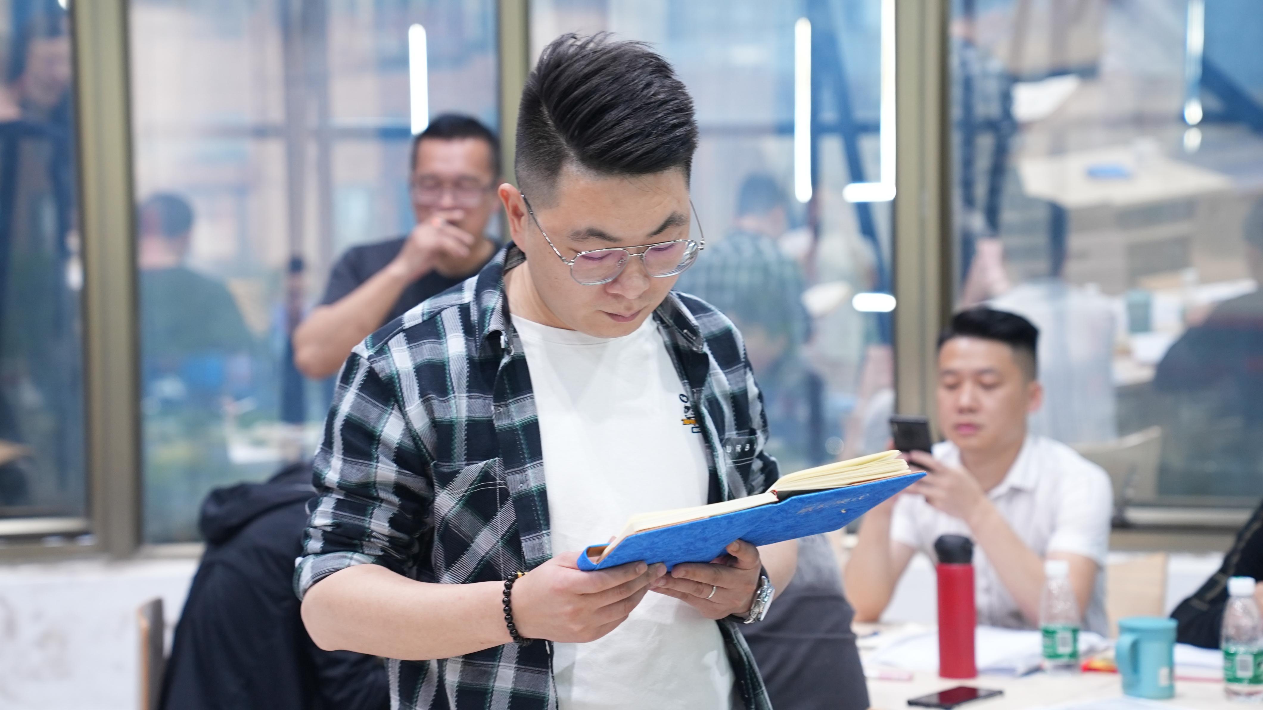挑战百分百挑战百分百，勇往直前，追求卓越
