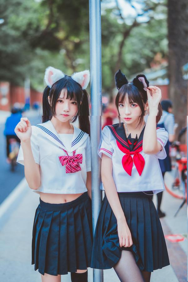 百合女女玩jk互摸互慰百合女玩JK制服下的互动体验-第2张图片